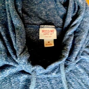 Medium mossimo women’s lightweight hoodie